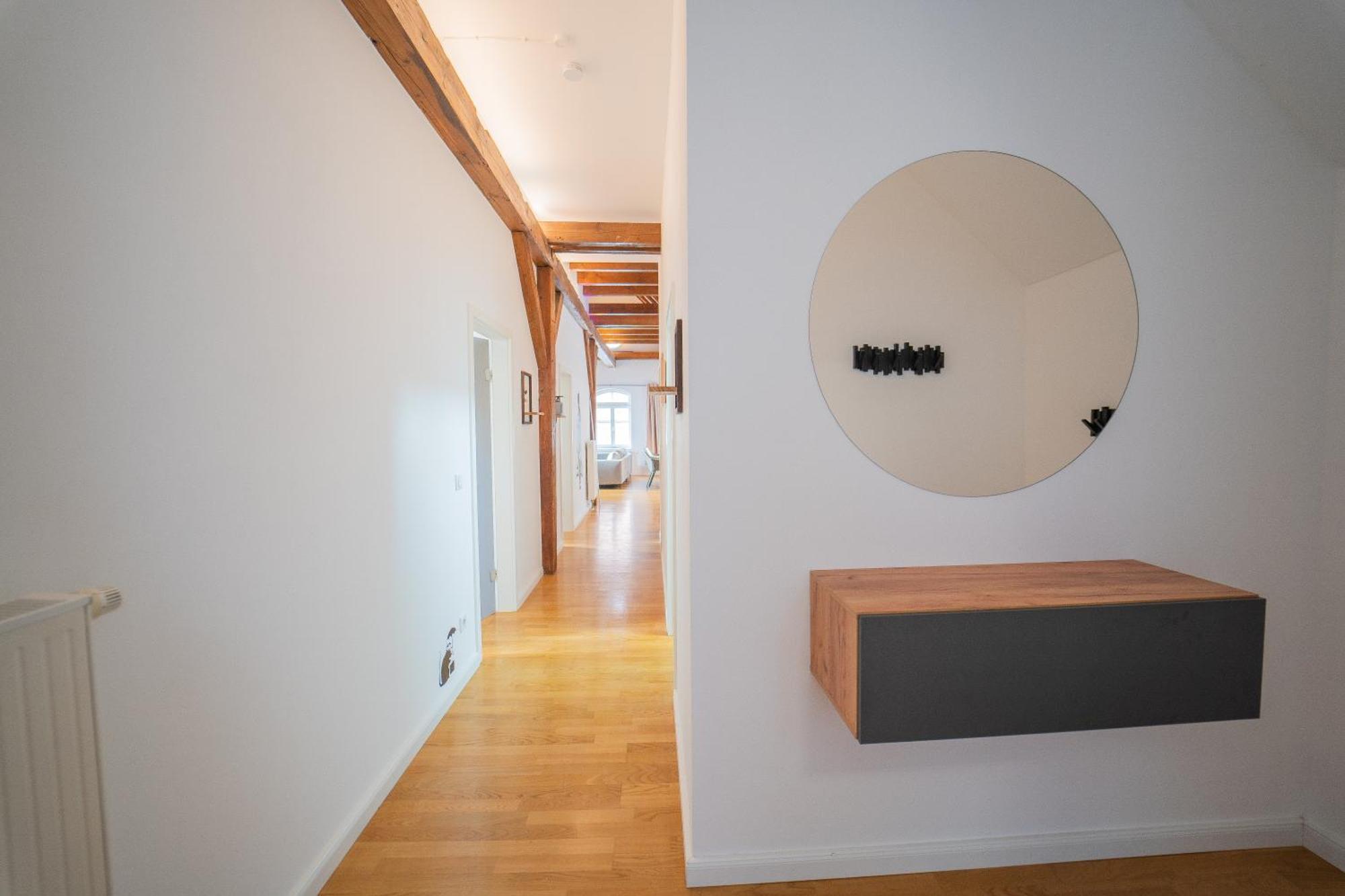 Luxomes - Streetart Old Town Apartment- Apartment *